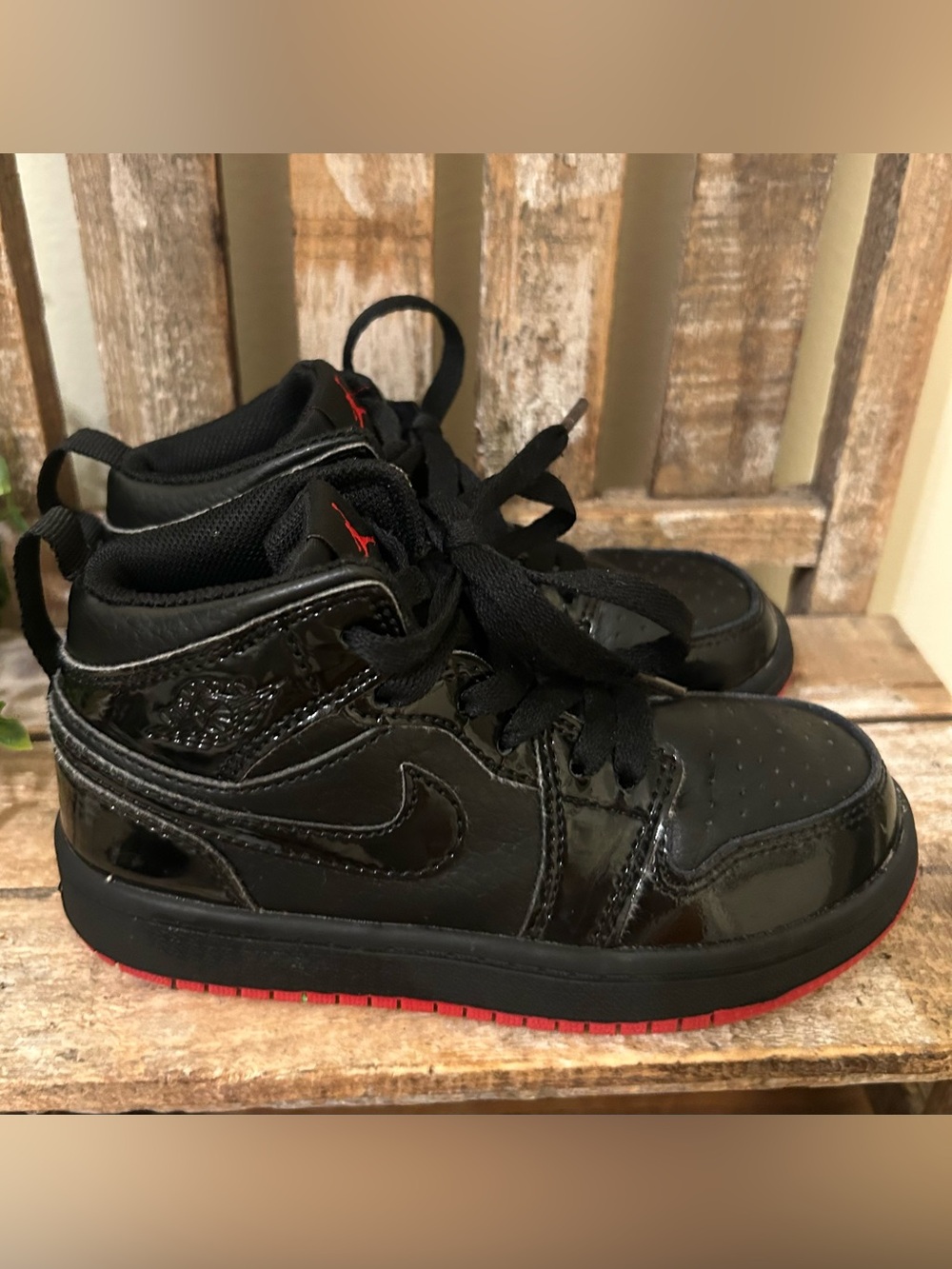 Nike Jordan 1 Mid SE Patent Leather Sneaker Size 11C